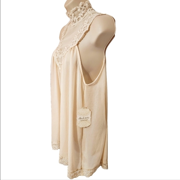 Altar'd State Lace Sleeveless Blouse Beige Medium - Picture 3 of 12